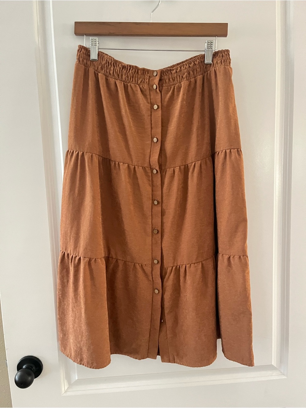 Tiered Button-Front Midi Skirt in Rust